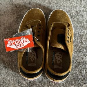 BRAND NEW unworn VANS suede skateboard Pro shoes